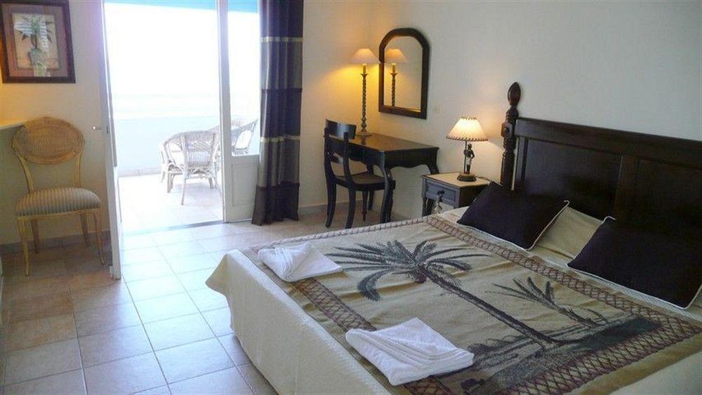 Amaudo Hotel 4*